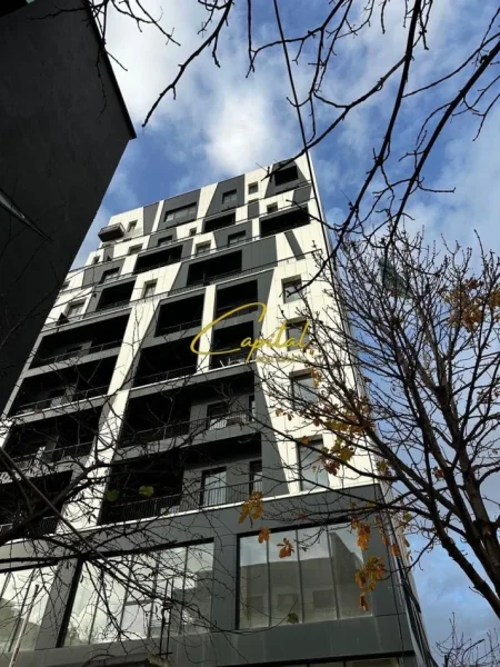 Tirane, jepet me qera zyre Kati 4, 106 m² 800 € (RRUGA E BARRIKADAVE)