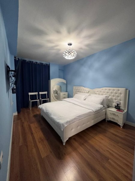 Tirane, jepet me qera apartament 2+1 , 90 m² 900 € 