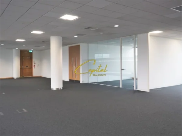 Tirane, jepet me qera zyre Kati 2, 130 m² 700 € (QENDER)