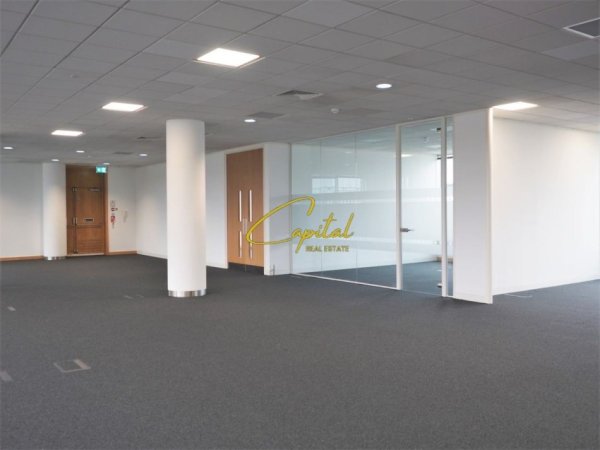 Tirane, jepet me qera zyre Kati 2, 130 m² 700 € (QENDER)