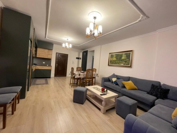 Tirane, jepet me qera apartament 2+1 Kati 3, 120 m² 828 € (Komuna e Parisit.)