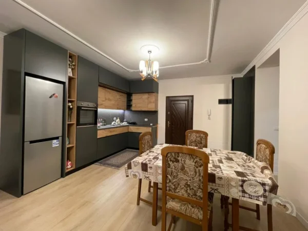 Tirane, jepet me qera apartament 2+1 Kati 3, 120 m² 828 € (Komuna e Parisit.)