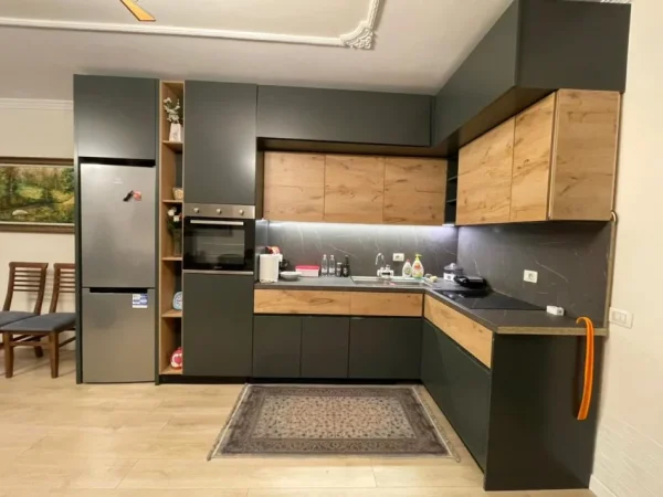 Tirane, jepet me qera apartament 2+1 Kati 3, 120 m² 828 € (Komuna e Parisit.)