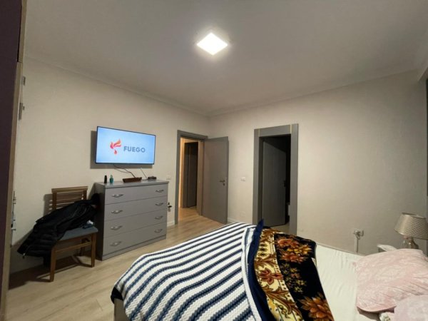 Tirane, jepet me qera apartament 2+1 Kati 3, 120 m² 828 € (Komuna e Parisit.)