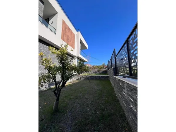 Tirane, shitet Vile 2 Katshe Kati 1, 145 m² 800.000 € (Sauk)