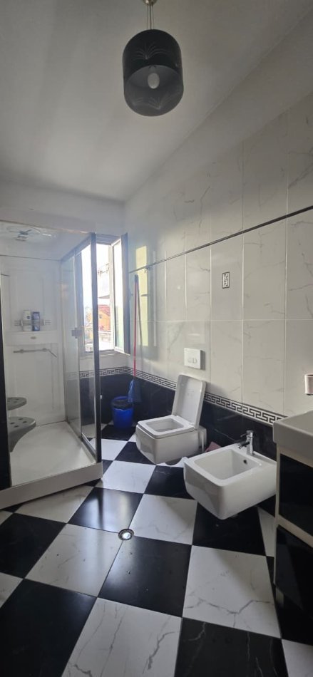 Tirane, jepet me qera , 240 m² 1.000 € (BULEVARDI I RI)