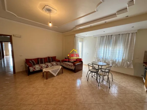 Vlore, shitet apartament 2+1+Ballkon Kati 2, 102 m² 280.000 € (Lungomare)