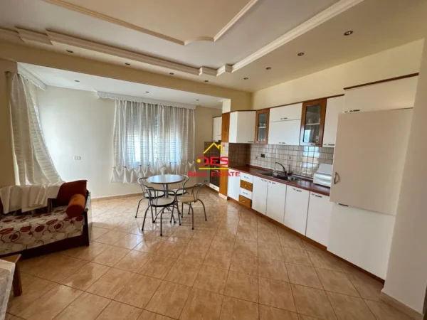 Vlore, shitet apartament 2+1+Ballkon Kati 2, 102 m² 280.000 € (Lungomare)