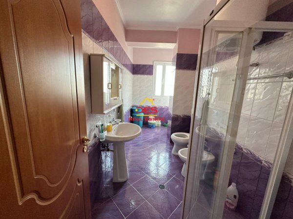 Vlore, shitet apartament 2+1+Ballkon Kati 2, 102 m² 280.000 € (Lungomare)