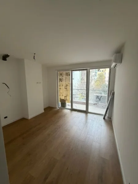 Tirane, jepet me qera apartament 1+1+Ballkon Kati 1, 70 m² 700 € 
