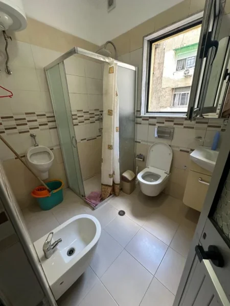 Tirane, jepet me qera Vile 3+1 Kati 2, 130 m² 700 € (Rruga Bardhyl)