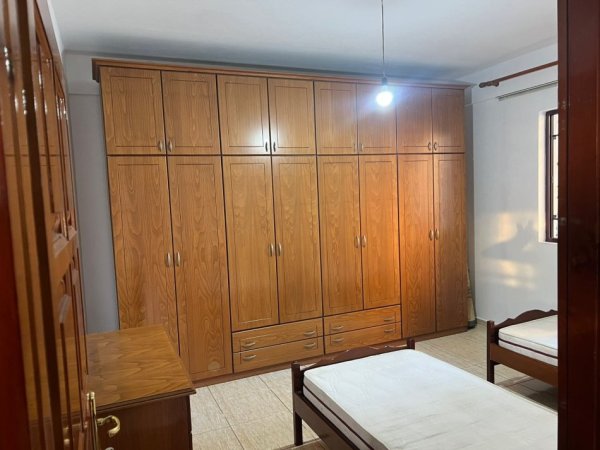 Tirane, jepet me qera Vile 2+1+Ballkon Kati 2, 94 m² 500€ (Laprake/Rr.Bujar Kaloshi)
