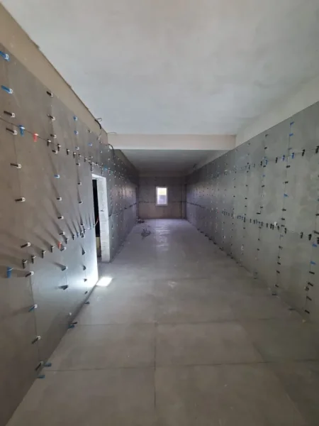 Me nje eksperienc shum vjeqare jasht shqiperis dhe disa vjeqare ne shqiperi. Ju ofrojm, Shtrime pllakash, Punime me gurë, Punime Mermeri, Punime Gipsi, Grafiato, Patinime etj. Operojm ne gjith shqiperin dhe jasht saj. Qmime konkuruese, shpejtesi dhe garansi per qdo punim