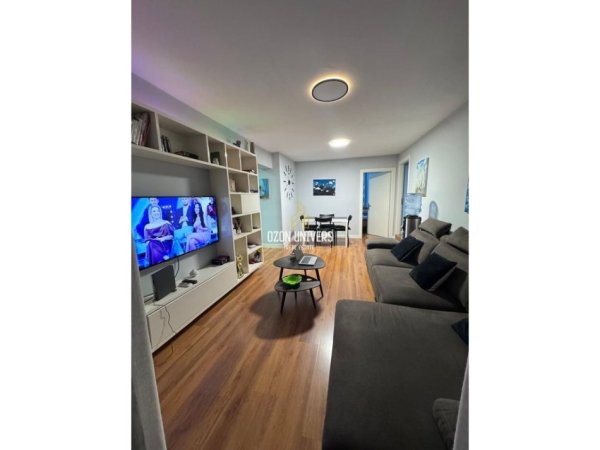 Tirane, jepet me qera apartament 2+1+Ballkon Kati 3, 900 € (Fakulteti i Drejtësisë)