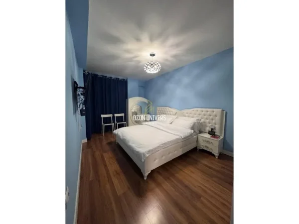 Tirane, jepet me qera apartament 2+1+Ballkon Kati 3, 900 € (Fakulteti i Drejtësisë)