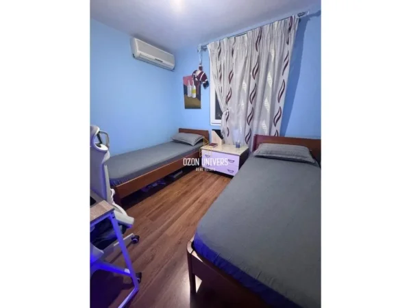 Tirane, jepet me qera apartament 2+1+Ballkon Kati 3, 900 € (Fakulteti i Drejtësisë)