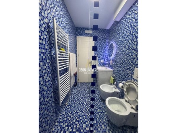 Tirane, jepet me qera apartament 2+1+Ballkon Kati 3, 900 € (Fakulteti i Drejtësisë)