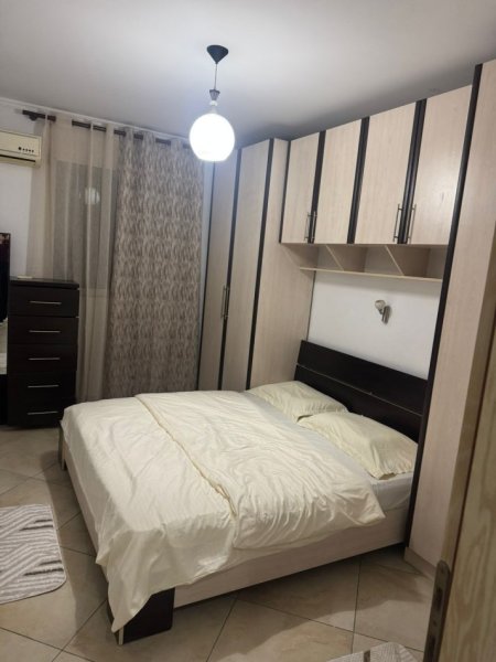 Tirane, jepet me qera apartament 3+1+Ballkon Kati 5, 94 m² 650€ (Kryqezimi i 21 Dhjetorit)