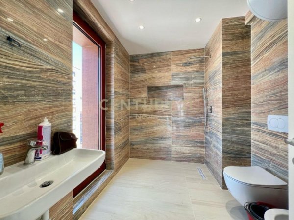 Tirane, shitet apartament 1+1 Kati 7, 68 m² 249.000 € (Neom130061)