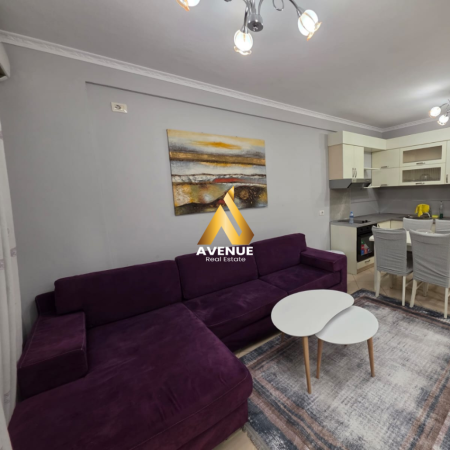 Tirane, jepet me qera apartament 2+1+Ballkon Kati 8, 90 m² 500 € (3 deshmoret)