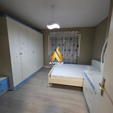 Tirane, jepet me qera apartament 2+1+Ballkon Kati 8, 90 m² 500 € (3 deshmoret)