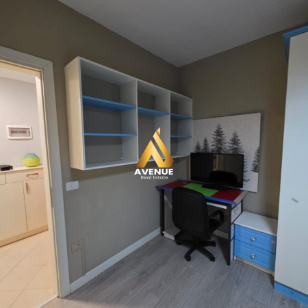 Tirane, jepet me qera apartament 2+1+Ballkon Kati 8, 90 m² 500 € (3 deshmoret)