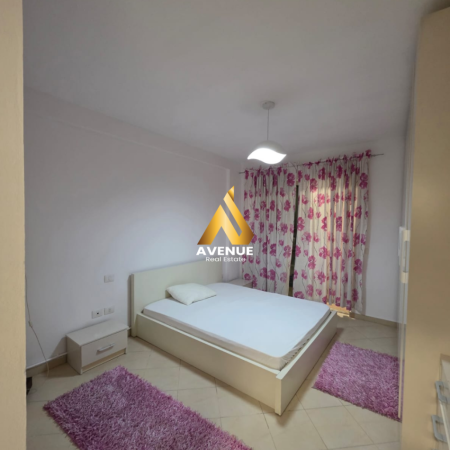 Tirane, jepet me qera apartament 2+1+Ballkon Kati 8, 90 m² 500 € (3 deshmoret)