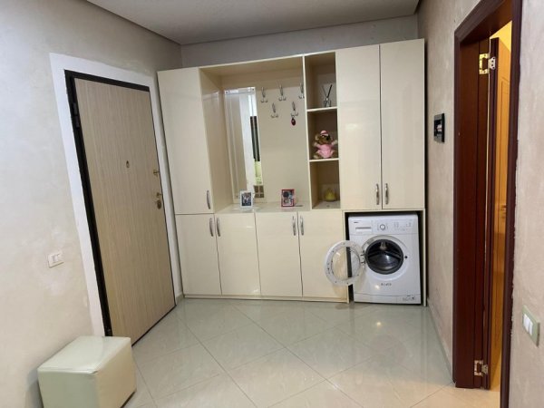 Tirane, jepet me qera apartament 2+1 Kati 3, 104 m² 500 € (Astir)