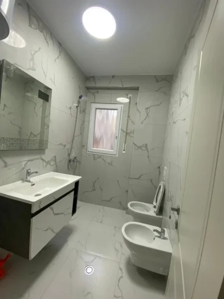 Tirane, jepet me qera apartament 2+1 Kati 3, 115 m² 518 € (Kopshti Botanik.)