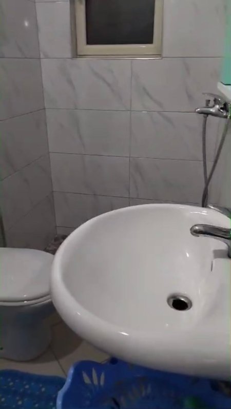 Tirane, jepet me qera apartament 1+1 Kati 3, 300 € (Fresk)