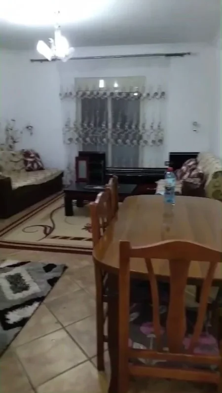 Tirane, jepet me qera apartament 1+1 Kati 3, 300 € (Fresk)