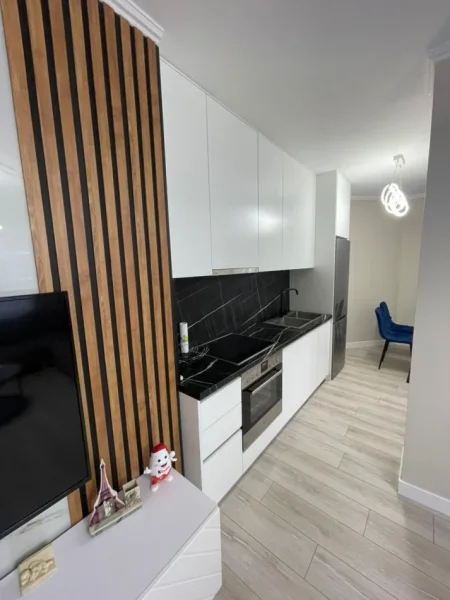 Jepet me Qera Apartament 1+1 tek Rruga e Kosovareve,  800 €URO