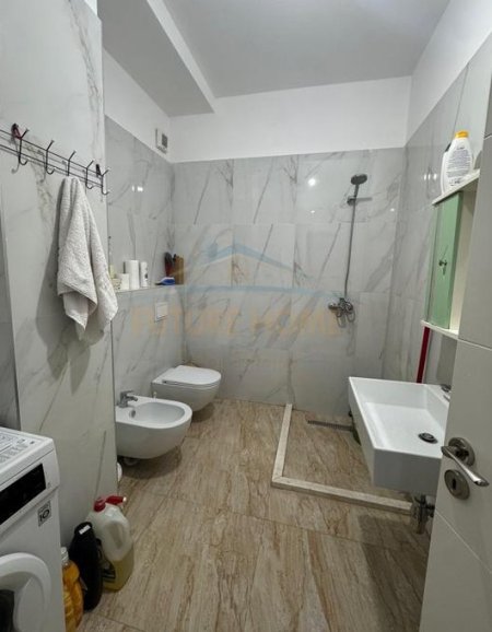 Tirane, shitet apartament 2+1 Kati 8, 81 m² 215.000 € (Porcelan)