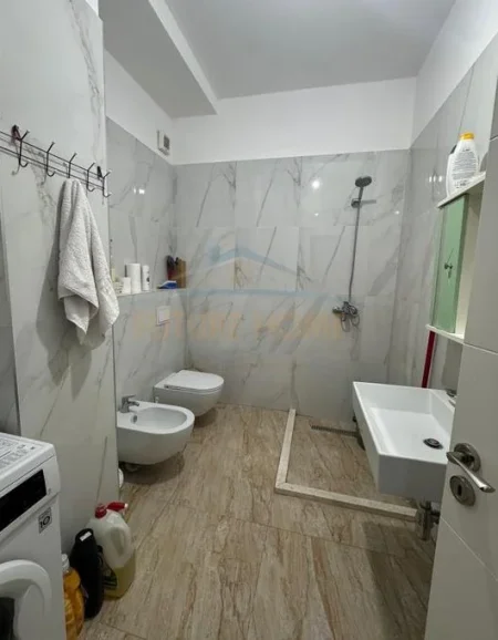 Tirane, shitet apartament 2+1 Kati 8, 81 m² 215.000 € (Porcelan)