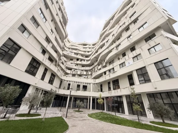Tirane, jepet me qera apartament 2+1+Ballkon Kati 2, 120 m² 1.100 €