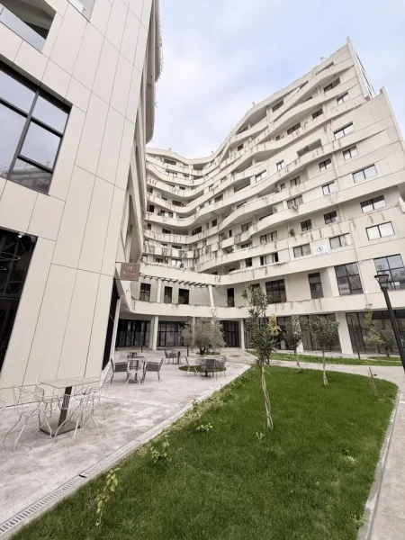 Tirane, jepet me qera apartament 2+1+Ballkon Kati 2, 120 m² 1.100 €