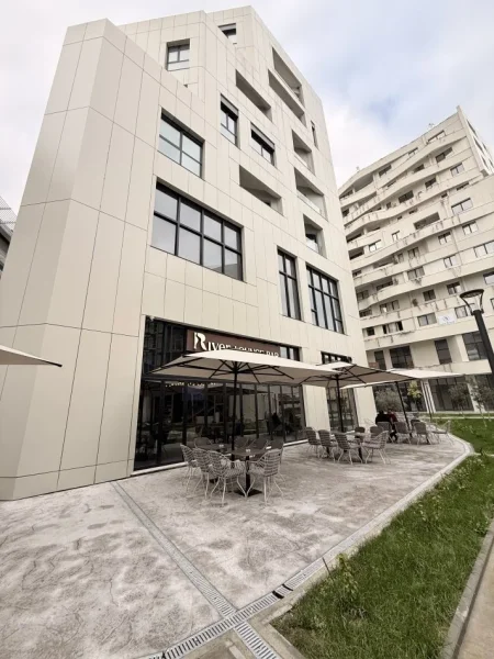 Tirane, jepet me qera apartament 2+1+Ballkon Kati 2, 120 m² 1.100 €