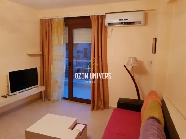 Tirane, jepet me qera apartament 2+1+Ballkon Kati 4, 94 m² 700 € (rruga e barrikadave)