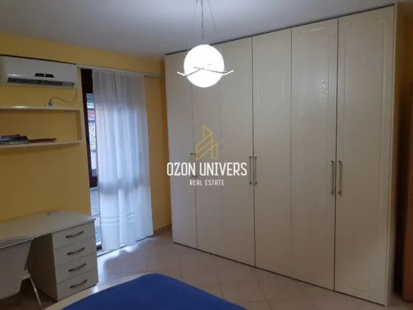 Tirane, jepet me qera apartament 2+1+Ballkon Kati 4, 94 m² 700 € (rruga e barrikadave)