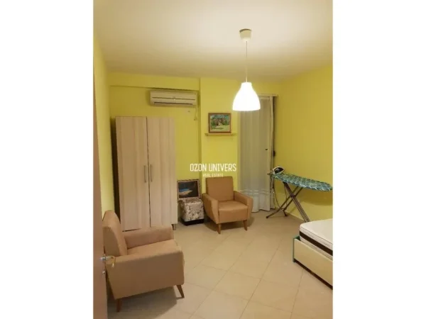 Tirane, jepet me qera apartament 2+1+Ballkon Kati 4, 94 m² 700 € (rruga e barrikadave)