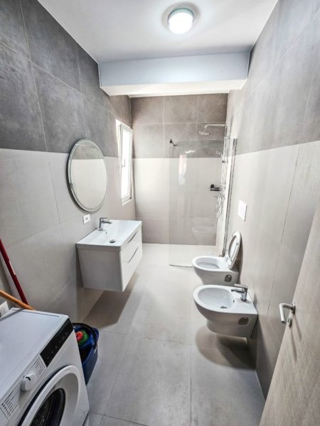 Tirane, jepet me qera apartament 2+1+Ballkon Kati 3, 90 m² 750 € (River Residence)