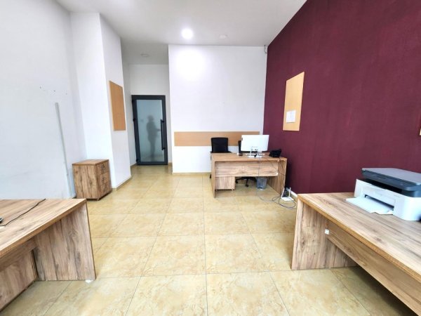 Zyre me Qera:📍 Myslym Shyri - Gjyk. e Larte (kt2) Pllt i Ri - Amb me Ndricim, Kondicioner || 490€/Muaj