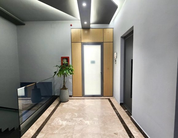 Zyre me Qera:📍 Myslym Shyri - Gjyk. e Larte (kt2) Pllt i Ri - Amb me Ndricim, Kondicioner || 490€/Muaj