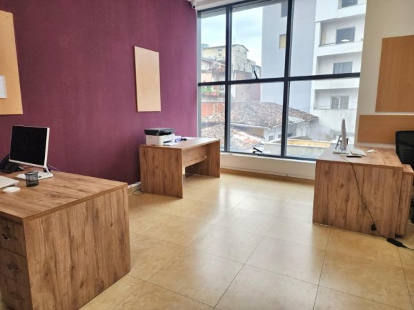 Zyre me Qera:📍 Myslym Shyri - Gjyk. e Larte (kt2) Pllt i Ri - Amb me Ndricim, Kondicioner || 490€/Muaj