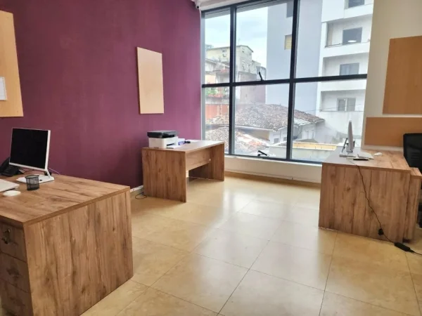 Zyre me Qera:📍 Myslym Shyri - Gjyk. e Larte (kt2) Pllt i Ri - Amb me Ndricim, Kondicioner || 480€/Muaj