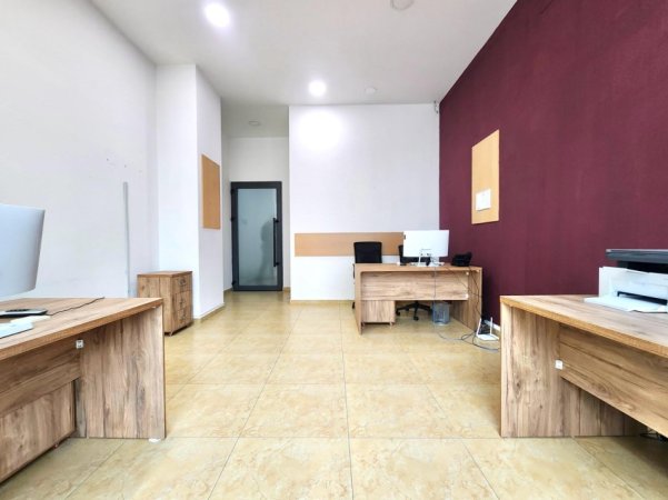 Zyre me Qera:📍 Myslym Shyri - Gjyk. e Larte (kt2) Pllt i Ri - Amb me Ndricim, Kondicioner || 490€/Muaj