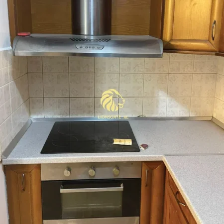 Tirane, jepet me qera apartament 2+1+Ballkon Kati 2, 120 m² 700 € (Tek bar kafe europa)