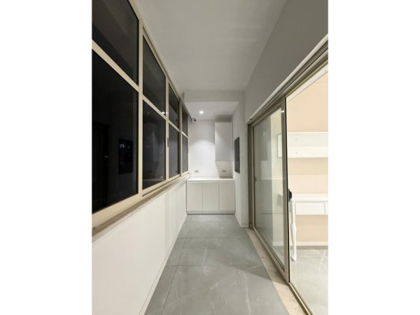 Tirane, jepet me qera ambjent biznesi Kati 2, 131 m² 1.700 € (Jordan Misja - Kompleksi Panorama prane hipotekes)