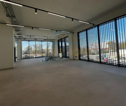 Qera, Godinë Biznesi Multifunksionale, Mëzez, Tiranë.