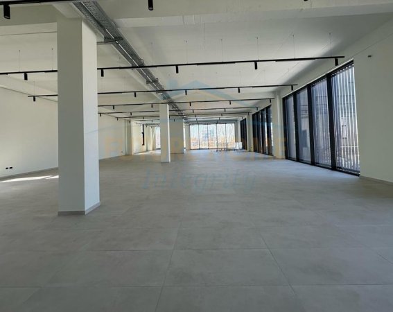 Qera, Godinë Biznesi Multifunksionale, Mëzez, Tiranë.